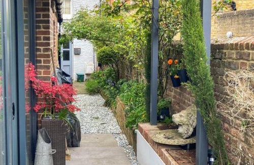 Wingham House | Cozy Stay at The Studio: Child-Friendly Comfort Awaits