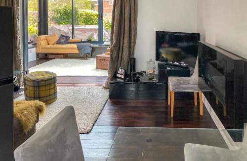 Wingham House | Cozy Stay at The Studio: Child-Friendly Comfort Awaits