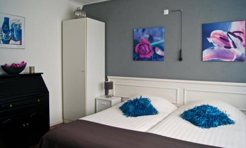 Volendam House | Discover The Studio Guesthouse: Family-Friendly Retreat
