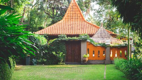 Senggigi House | Inviting Stay at The Studio: Top-Rated with Pool & Breakfast