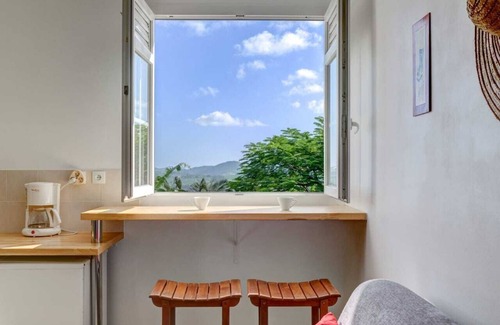 Tartane Apartment | Inviting Studio Mahoganys with Ocean Views in Caravelle