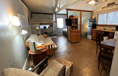 Marble Falls House | Cozy Retreat at The Studio on Hamilton Creek with Breakfast