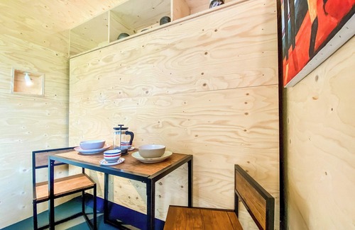 Giddeahall Cottage | Discover The Studio: Steps from Yatton Keynell Village