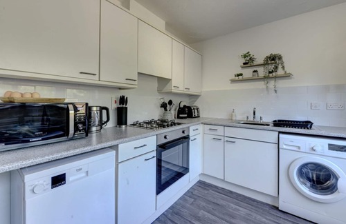Bletchley Other | Relaxing Eco-Friendly Short Term Let with Parking & Kitchen