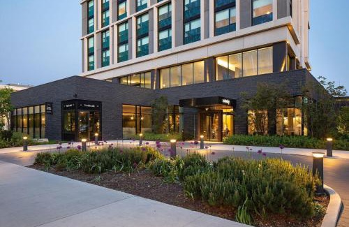 Woodlawn Hotel | Discover The Study at the University of Chicago - 4 Star Stay