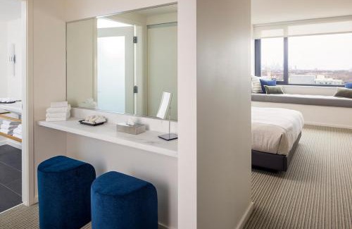 Woodlawn Hotel | Discover The Study at the University of Chicago - 4 Star Stay