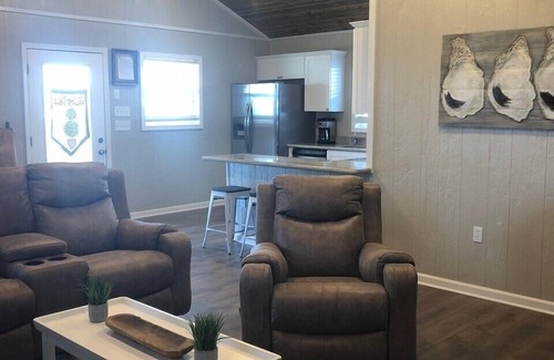 Venice Boat Rental | Experience The Stumble Inn: 9.8 Rated Houseboat Retreat