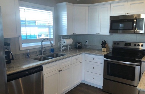 Venice Boat Rental | Experience The Stumble Inn: 9.8 Rated Houseboat Retreat