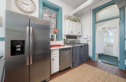 Brazos House | Top-Rated Sturgis Inn in Downtown Waco - Pet Friendly Stay