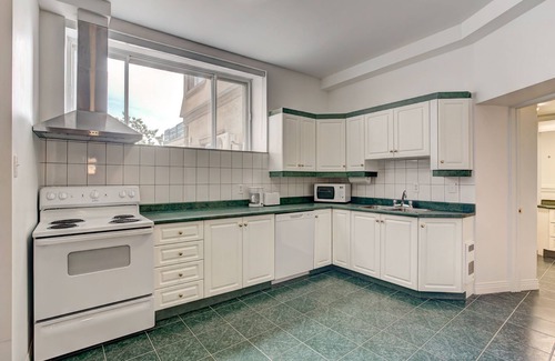 Latin Quarter Apartment | Experience the Suite "au Château" with Spa and Kitchen