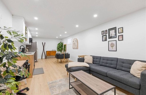 Jasper Place Condo | The Suite Escape | 2 BD | Near WEM & DT | Sleeps 5