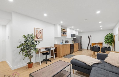 Jasper Place Condo | The Suite Escape | 2 BD | Near WEM & DT | Sleeps 5