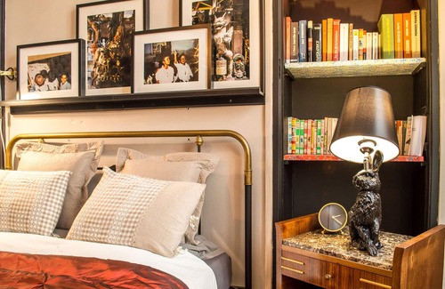 Centre Historique Bed & Breakfast | Discover RetroMirabeau: Suite with Kitchen Amenities