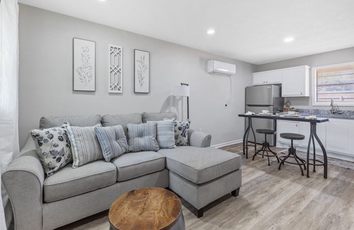Sulphur Apartment | Ideal Getaway: The Suite Spot Near Casinos & Great Amenities