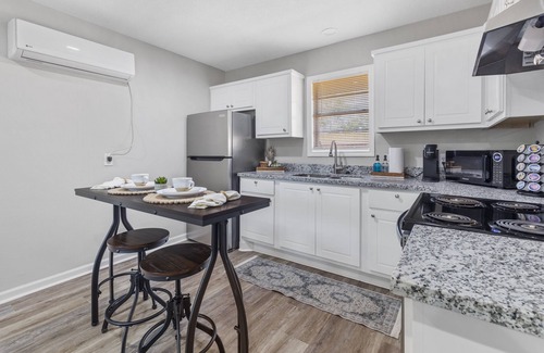 Sulphur Apartment | Ideal Getaway: The Suite Spot Near Casinos & Great Amenities