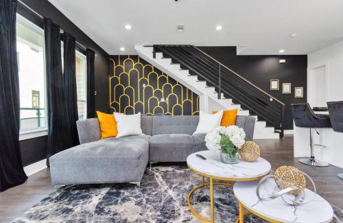 East Downtown Houston House | Spacious Suite Spot with Downtown Skyline Views for 12