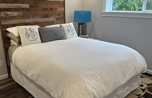 Tigard House | Homely Suite with Kitchen & Breakfast | Guest Rated 9.8