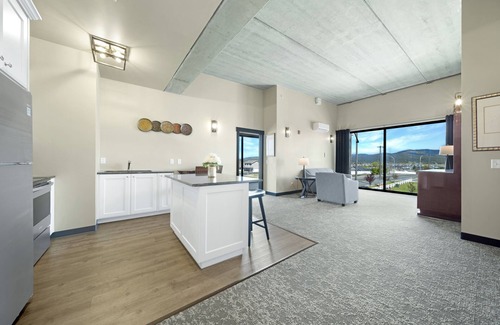 Post Falls Hotel | Eco-Friendly Suites at Prairie Falls with Family Amenities