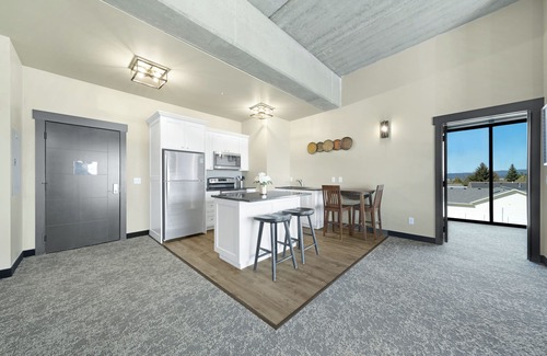 Post Falls Hotel | Eco-Friendly Suites at Prairie Falls with Family Amenities