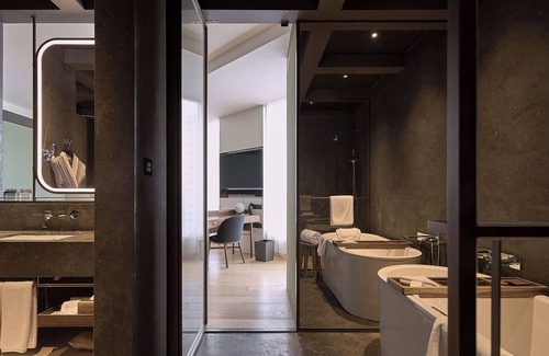 Downtown Shanghai Hotel | Elegant Getaway at The Sukhothai Shanghai - 5 Star Excellence