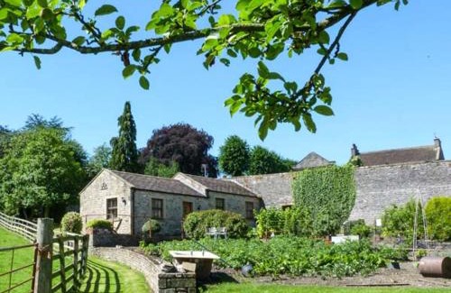 Middleham House | Experience Excellence at The Summer Palace - 5 Star Rated