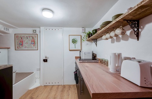 Summertown Apartment | Guest Rated 10/10: The Summertown Studio with Kitchenette
