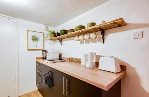 Summertown Apartment | Cozy Summertown Studio with Kitchenette for Families