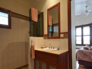 Atherton Bed & Breakfast | Experience The Summit Bed & Breakfast: 5-Star Comfort Awaits