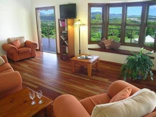 Atherton Bed & Breakfast | Experience The Summit Bed & Breakfast: 5-Star Comfort Awaits