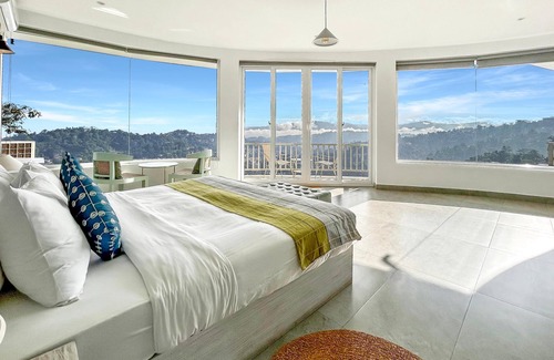Kandy Bed & Breakfast | Experience The Summit: 4-Star Retreat with Family Amenities