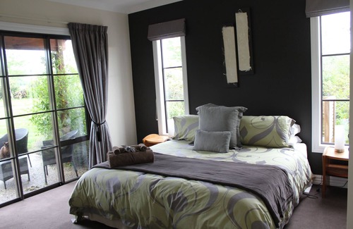 Gladstone Cabin | Five-Star Stay at The Summit Lodge with Gourmet Dining