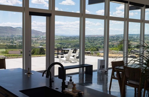 Benton City House | Experience Relaxation at The Summit on Red Mountain Hotel