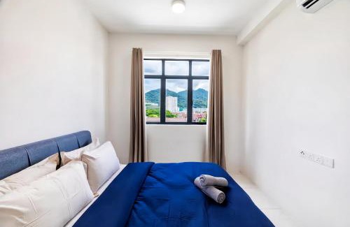 George Town Apartment | Oceanfront Beacon Executive Suite in Penang with Pool