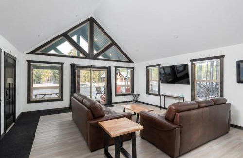 Valemount House | Exceptional Sundance Cabin: Pet-Friendly & Family-Oriented