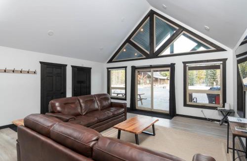 Valemount House | Exceptional Sundance Cabin: Pet-Friendly & Family-Oriented