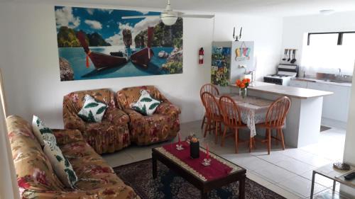 Arorangi Apartment | Relax at The Sundown Lodges Rarotonga with Ocean Views