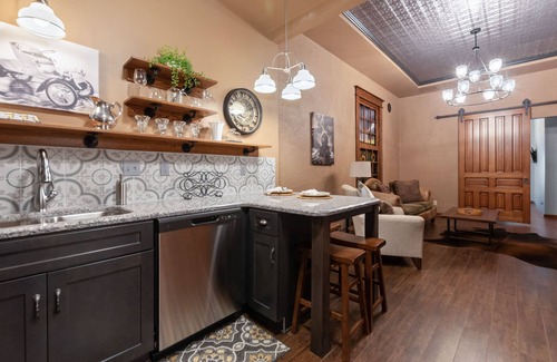 Wichita Apartment | Experience The Sunflower Loft Near Old Town with Breakfast