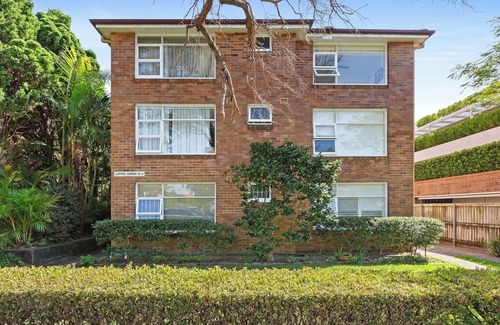 Mosman Apartment | The Sunlit Fern Minutes from Dining and Coastline