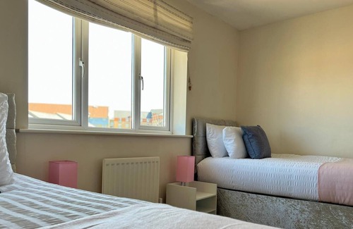 Peterborough Apartment | The Sunny House by Incredible Stay
