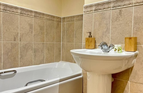 Peterborough Apartment | The Sunny House by Incredible Stay