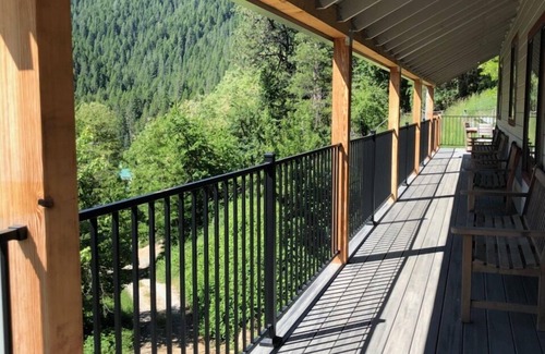 Downieville House | Guest Rated 10/10: The Sunny Side House with Pool & Kitchen