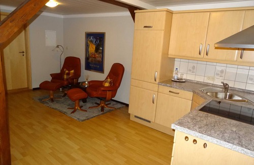 Elskop Apartment | Enjoy Family-Friendly Stays at The Sunrise Guest Room