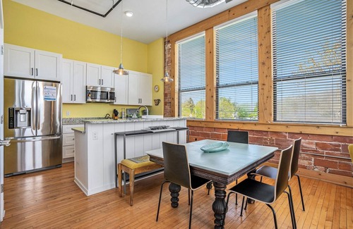 South Haven Condo | Guest Rated 10/10: The Sunrise Loft with Heated Pool & Spa
