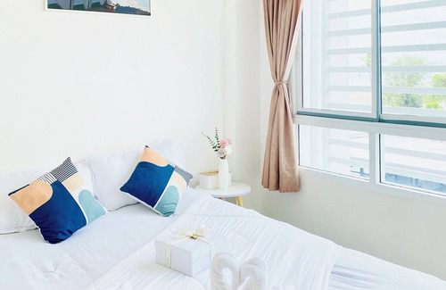 Saen Suk Hotel | Ocean View Retreat at The Sunset Bangsaen Seaview