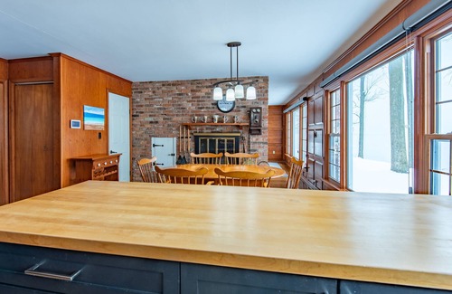 Wyoming House | The Sunset Bell Lakehouse & Beachfront Retreat - Lake Huron