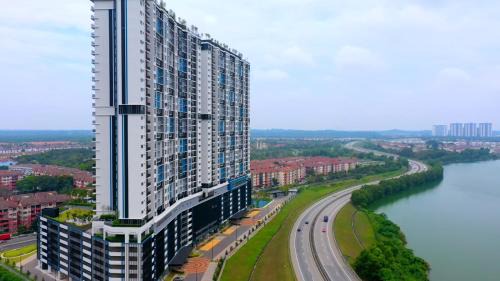 Puchong Apartment | Experience The Sunset - LBS Skylake Residence: 4-Star Bliss