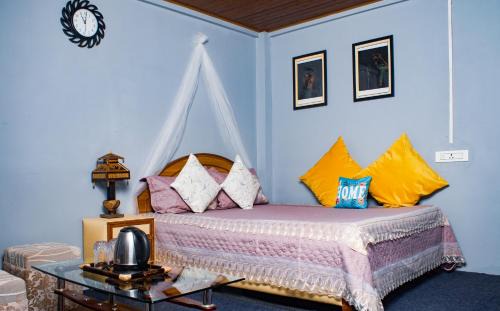 Darjeeling House | Exceptional Sunset Nest Homestay: Pet Friendly & Breakfast Included