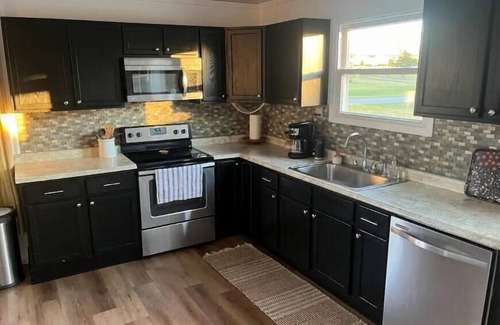 Greensburg House | Ideal Sunshine Bungalow - Greensburg's Family Vacation Spot