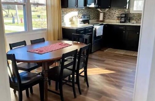 Greensburg House | Ideal Sunshine Bungalow - Greensburg's Family Vacation Spot