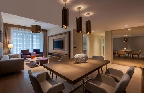 Bagcilar Apartment | Exclusive Oceanfront Retreat at The Superior Living Batışehir